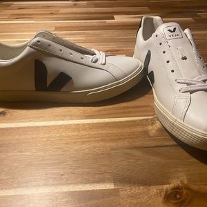 Veja Campo Leather Sneakers